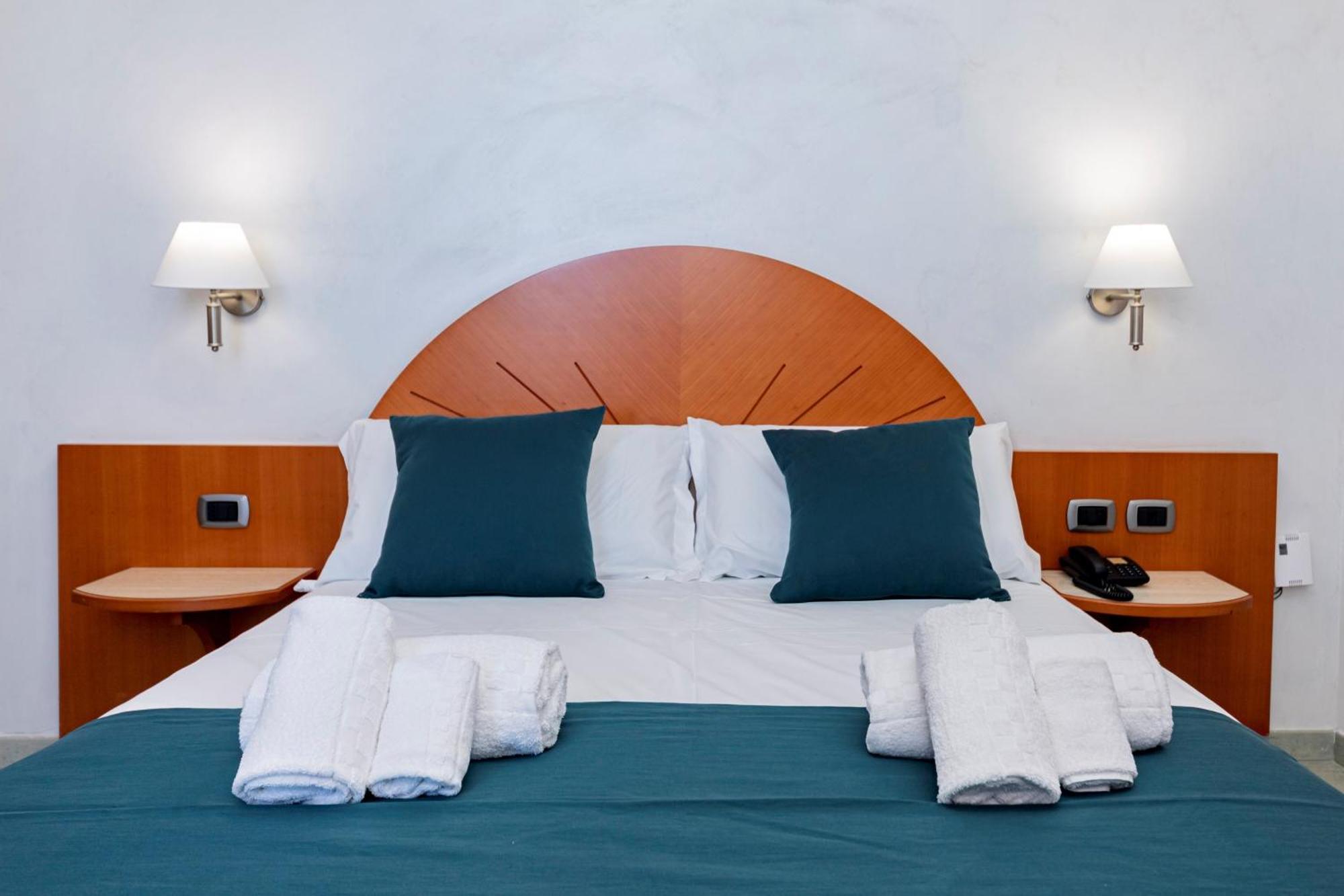 Hotel Alba Torre Lapillo Exteriör bild